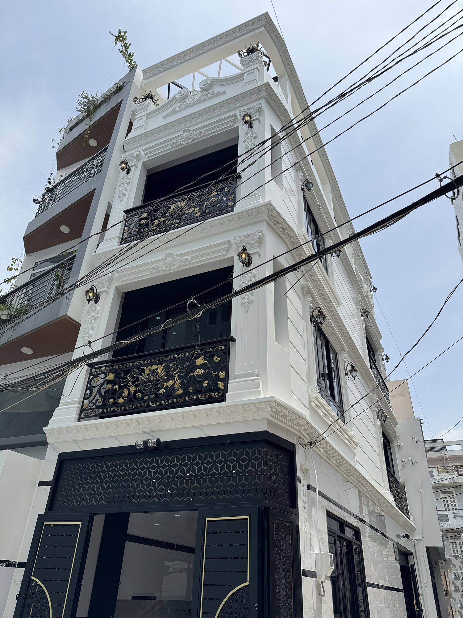 Tuyệt phẩm 3lầu full nội thất cao cấp (xây ở) hẻm ôtô 7 chỗ đổ trong nhà khu VIP Nguyễn Thượng Hiền